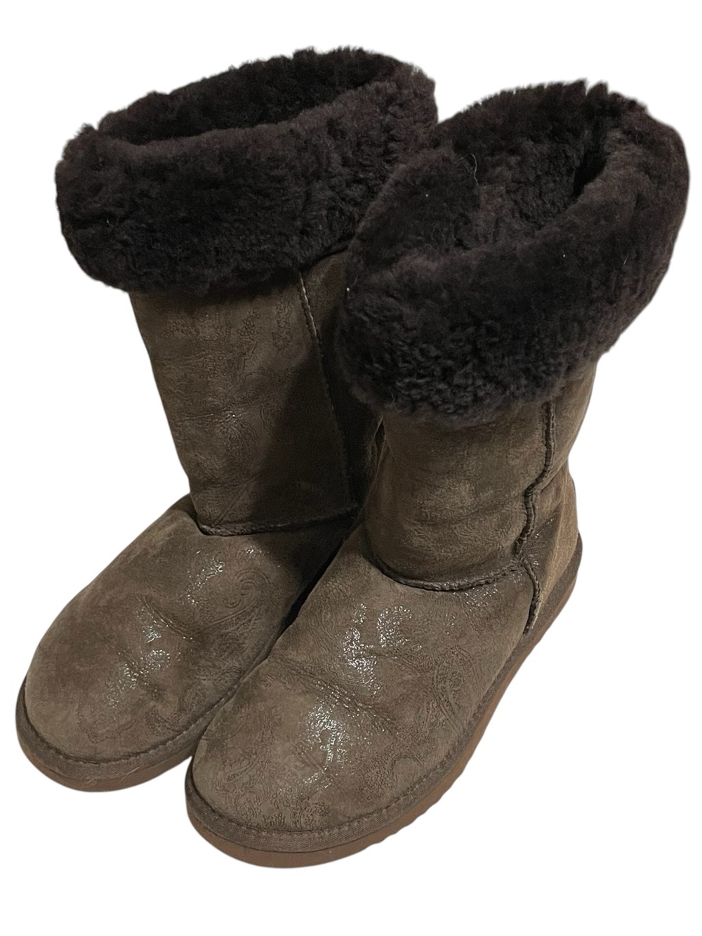UGG Chestnut Suede Short Boot with Branded Plaque Size 8 New NWB